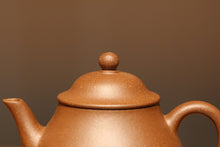 Load image into Gallery viewer, Jiangponi 降坡泥 Gaopan Yixing Teapot, 175ml