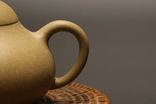 Load image into Gallery viewer, Benshan duanni 本山段泥 Melon Yixing Teapot, 200ml