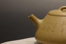 Load image into Gallery viewer, Benshan duanni 本山段泥 ManSheng Shipiao Yixing Teapot with Carvings 不肥而坚是以永年, 200ml