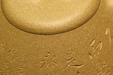 Load image into Gallery viewer, Benshan duanni 本山段泥 ManSheng Shipiao Yixing Teapot with Carvings 不肥而坚是以永年, 200ml