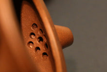 Load image into Gallery viewer, Jiangponi 降坡泥 Jinglan Yixing Teapot, 210ml