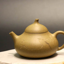 Load image into Gallery viewer, Benshan duanni 本山段泥 Melon Yixing Teapot with Bird Carving, 200ml