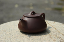 Load image into Gallery viewer, Dicaoqing Shipiao Yixing Teapot 底槽青小石瓢  120ml
