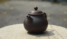 Load image into Gallery viewer, 110ml Gaopan Nixing Teapot by Zhou Yujiao