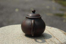 Load image into Gallery viewer, 110ml Gaopan Nixing Teapot by Zhou Yujiao