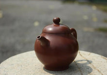 Load image into Gallery viewer, 225ml Tall Pear Nixing Teapot by Li Wenxin