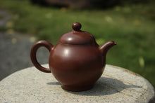 Load image into Gallery viewer, 225ml Tall Pear Nixing Teapot by Li Wenxin