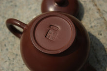 Load image into Gallery viewer, 225ml Tall Pear Nixing Teapot by Li Wenxin
