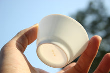 Load image into Gallery viewer, 50ml Wide Horseshoe Shape Tianbai  Jingdezhen Porcelain Cup