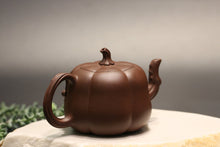 Load image into Gallery viewer, 范爱娟作品-全手工南瓜壶四号井底槽青 Fully Handmade Dicaoqing Pumpkin Yixing Teapot by Fan Aijuan, 250ml