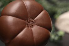 Load image into Gallery viewer, 范爱娟作品-全手工南瓜壶四号井底槽青 Fully Handmade Dicaoqing Pumpkin Yixing Teapot by Fan Aijuan, 250ml