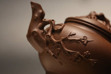 Load image into Gallery viewer, 范爱娟作品-全手工报春四号井底槽青 Fully Handmade Dicaoqing Primrose Yixing Teapot by Fan Aijuan, 250ml