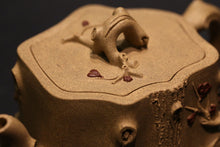 Load image into Gallery viewer, 范爱娟作品-全手工梅桩本山段泥 Fully Handmade Benshan Duanni Plum Blossom Yixing Teapot by Fan Aijuan, 300ml