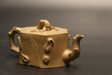 Load image into Gallery viewer, 范爱娟作品-全手工梅桩本山段泥 Fully Handmade Benshan Duanni Plum Blossom Yixing Teapot by Fan Aijuan, 300ml