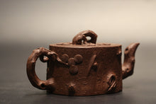 Load image into Gallery viewer, 范爱娟作品-全手工松段四号井底槽青 Fully Handmade Dicaoqing Pine Tree Trunk Yixing Teapot by Fan Aijuan, 300ml
