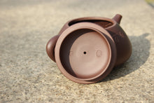 Load image into Gallery viewer, Dicaoqing 底槽青 Shipiao Yixing Teapot with Carving of the Sea holds all Rivers 海纳百川, 450ml