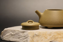 Load image into Gallery viewer, Benshan duanni 本山段泥 ManSheng Shipiao Yixing Teapot, 190ml