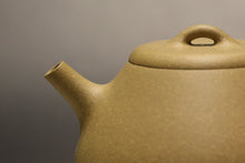 Load image into Gallery viewer, Benshan duanni 本山段泥 ManSheng Shipiao Yixing Teapot, 190ml