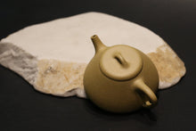 Load image into Gallery viewer, Benshan duanni 本山段泥 ManSheng Shipiao Yixing Teapot, 190ml