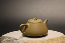 Load image into Gallery viewer, Benshan duanni 本山段泥 ManSheng Shipiao Yixing Teapot, 190ml