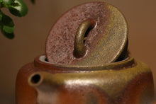 Load image into Gallery viewer, Wood Fired Jiangponi Jinglan Yixing Teapot, 柴烧降坡泥井栏壶, 225ml