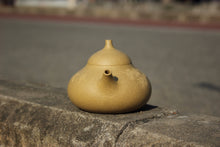 Load image into Gallery viewer, Benshan duanni 本山段泥 Melon Yixing Teapot with Pine Tree Carving 210ml