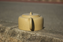 Load image into Gallery viewer, Benshan duanni 本山段泥 Jinglan Yixing Teapot, 210ml