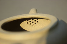 Load image into Gallery viewer, Benshan duanni 本山段泥 Jinglan Yixing Teapot, 210ml