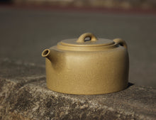 Load image into Gallery viewer, Benshan duanni 本山段泥 Jinglan Yixing Teapot, 210ml
