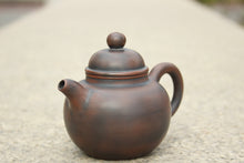 Load image into Gallery viewer, 125ml Duoqiu Nixing Teapot by Zhou Yujiao