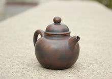 Load image into Gallery viewer, 125ml Duoqiu Nixing Teapot by Zhou Yujiao