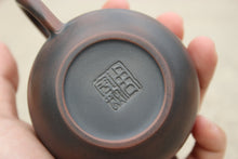 Load image into Gallery viewer, 125ml Duoqiu Nixing Teapot by Zhou Yujiao
