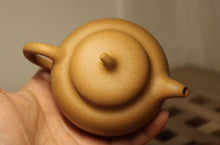 Load image into Gallery viewer, Huangjin Duan 黄金段 Qieduan Yixing Teapot, 180ml