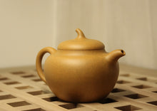 Load image into Gallery viewer, Huangjin Duan 黄金段 Qieduan Yixing Teapot, 180ml