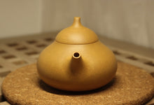 Load image into Gallery viewer, Huangjin Duan 黄金段 Melon Yixing Teapot, 205ml