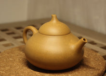 Load image into Gallery viewer, Huangjin Duan 黄金段 Melon Yixing Teapot, 205ml