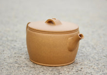 Load image into Gallery viewer, Lengjinhuang 冷金黄 Duanni Hanwa Yixing Teapot, 130ml