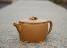 Load image into Gallery viewer, Lengjinhuang 冷金黄 Duanni Hanwa Yixing Teapot, 130ml