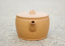 Load image into Gallery viewer, Lengjinhuang 冷金黄 Duanni Hanwa Yixing Teapot, 130ml
