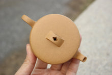 Load image into Gallery viewer, Lengjinhuang 冷金黄 Duanni Hanwa Yixing Teapot, 130ml