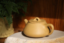 Load image into Gallery viewer, Benshan Lüni 本山绿泥 Shipiao Yixing Teapot, 230ml