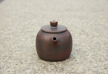 Load image into Gallery viewer, 100ml Small Mulan Nixing Teapot by Zhou Yujiao
