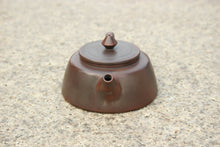Load image into Gallery viewer, 110ml Zhoupan Nixing Teapot by Li Wenxin