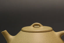 Load image into Gallery viewer, Zhima lüni 芝麻绿泥  Shipiao Yixing Teapot, 150ml