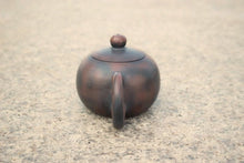 Load image into Gallery viewer, 105ml Small Xishi Nixing Teapot by Zhou Yujiao