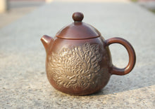 Load image into Gallery viewer, 210ml Longdan Nixing Teapot with Peony Carving by Li Changquan and Calligraphy by Qiu Yi Feng