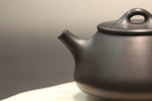 Load image into Gallery viewer, Heini (Wuhui Dicaoqing) Shipiao Yixing Teapot, 焐灰底槽青壶,220ml