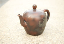 Load image into Gallery viewer, 250ml Meirenjian Nixing Teapot with Carvings of Cranes by Li Changquan
