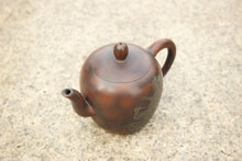 Load image into Gallery viewer, 250ml Meirenjian Nixing Teapot with Carvings of Cranes by Li Changquan