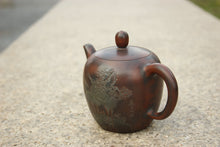Load image into Gallery viewer, 250ml Meirenjian Nixing Teapot with Carvings of Cranes by Li Changquan